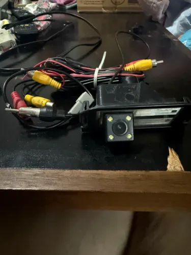 Câmera De Ré Automotiva Luz De Placa Com Fiação Completa
