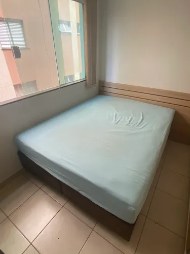 Cama Queen - Semi nova 