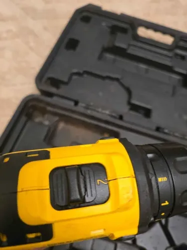 Parafusadeira/furadeira 20V MAX, mandril de 1/2" (13 mm) DeWalt DCD780-B2 20V