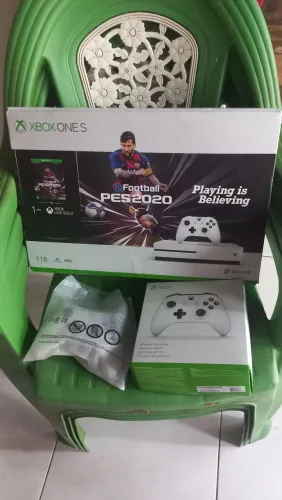  Xbox ones novo na caixa 2 controle 