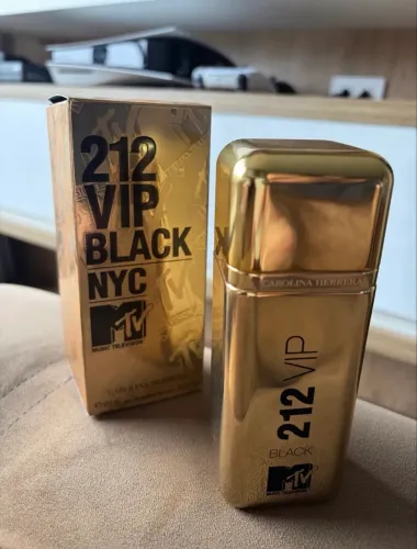 Dois Frascos Perfume 212 e Bleu