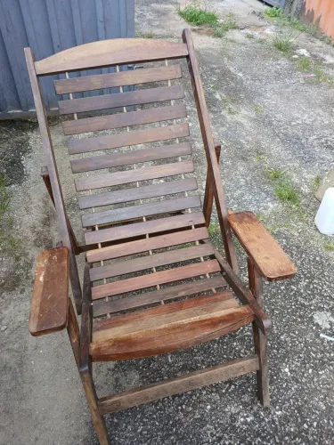 Espreguiçadeira de madeira