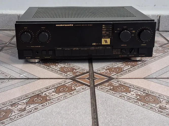 Amplificador hig end Marantz está com um dos canal chiando, top de linha da Marantz