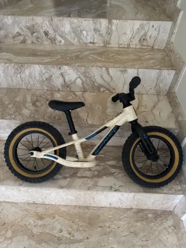 Bicicleta equilíbrio para criança