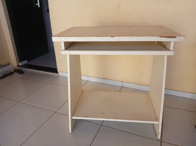 ESCRIVANINHA SEMI NOVA 
