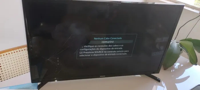 Tv Samsung 32 smart tela troncada