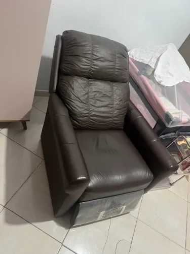 Poltrona de couro legítimo