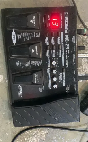 Pedaleira Boss ME-25