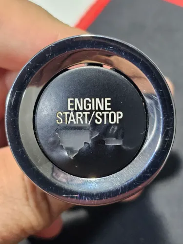 Botão start/stop Tracker 2017 a 2019 Usado