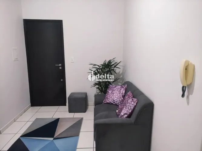 Apartamento térreo com 2 quartos sendo 1 suíte disponível para venda no bairro Santa Mônic