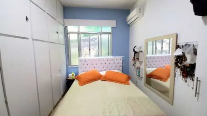 Apartamento - / Residencial / Glória
