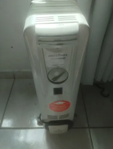 Aquecedor de ar a óleo Britânia AB1500