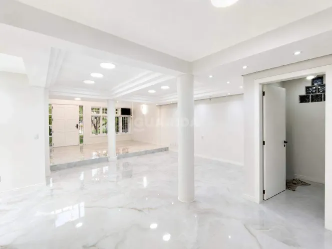 Casa Comercial para aluguel, 8 vagas, Chácara das Pedras - Porto Alegre/RS