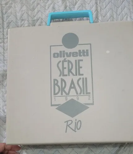 Máquina de escrever Olivetti 