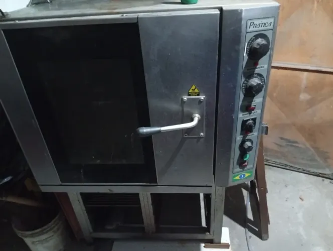 Forno elétrico combinado Prática - Alta produção para cozinha industrial