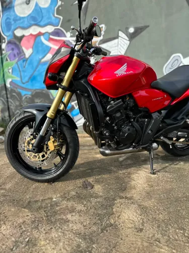 Hornet 2013 Top Vermelha