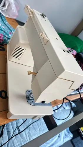 Máquina de Costura Facilita