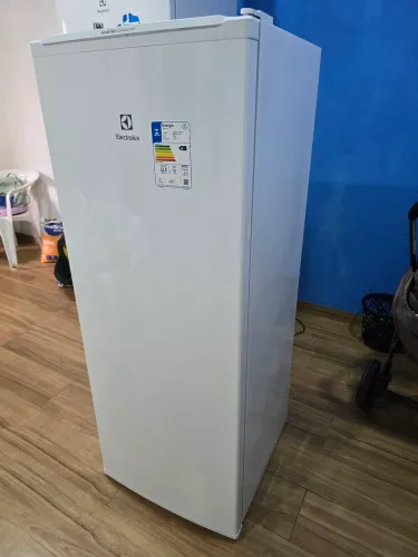Freezer Vertical Electrolux 197 Litros - Inverter - 127V