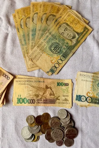 Lote Coleção Numismática - 41 Cédulas De Época Do Brasil + Brindes