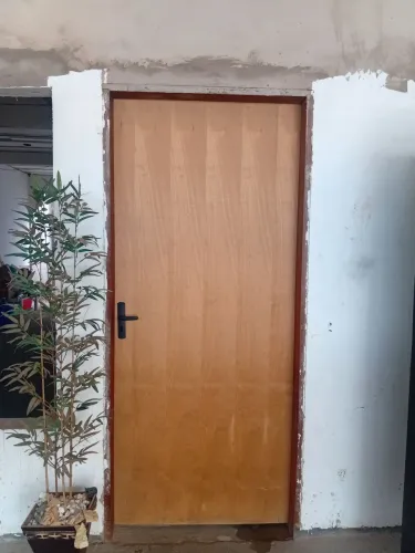 Porta madeira 90cmx2,10cm+fechadura+dobradiça 