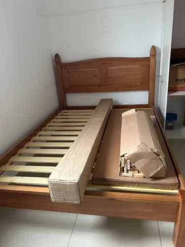 Cama de Casal Queen Size Retrô em Madeira Maciça Pinus