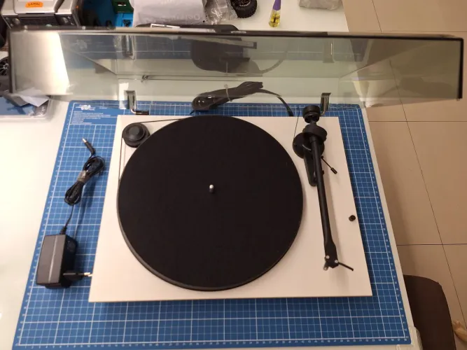 Toca-Discos Pro-Ject T1 Impecável + Pré-Amplificador RIAA (Kit Pronto para Uso)
