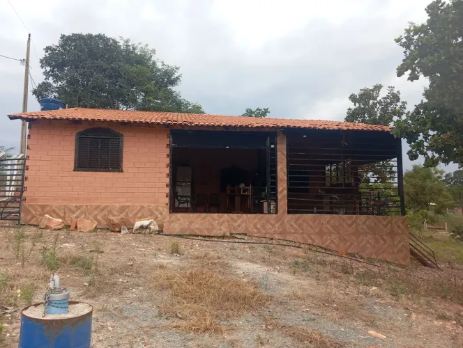 Vendo essa linda chacra en professor Jamil a 55 quilômetros de Goiânia 