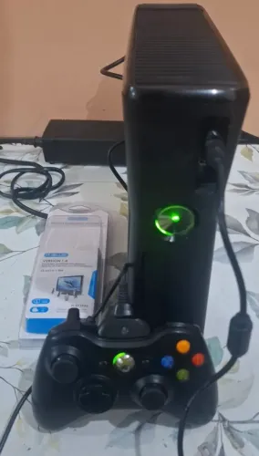 Xbox 360 Destravado RGH3 + 26 jogos e 1 controle sem fio + testo na hora! Só venda!