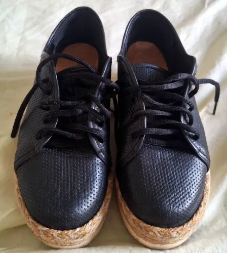 Tênis casual couro perfurado estilo flatform 36