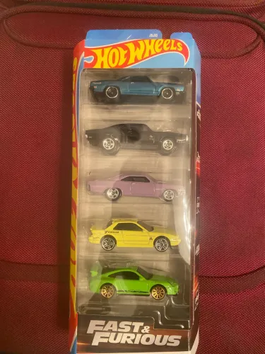 Hot wheels velozes e furiosos com 5 miniaturas
