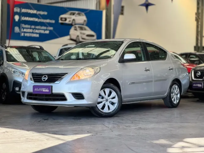 Nissan Versa SV 1.6 16V Flexstart 4P Mec. 2013