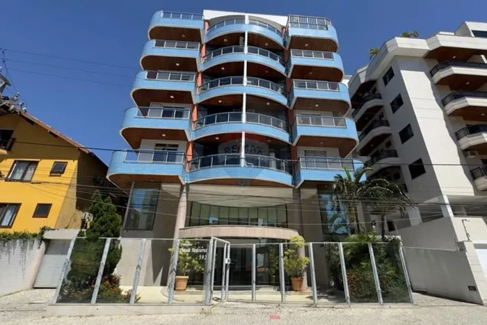 Apartamento à venda com 3 quartos a 200 metros da Praia do Forte em Cabo Frio