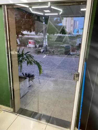 Vendo porta de vidro completa 