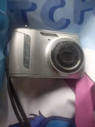 Maquina fotográfica Kodak ,acompanha cartão de memória 50,00