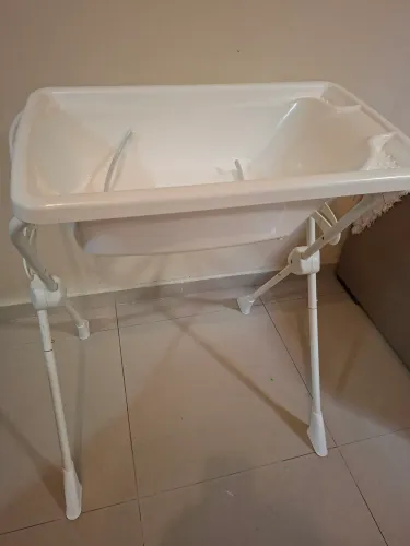 Banheira com pé branca
