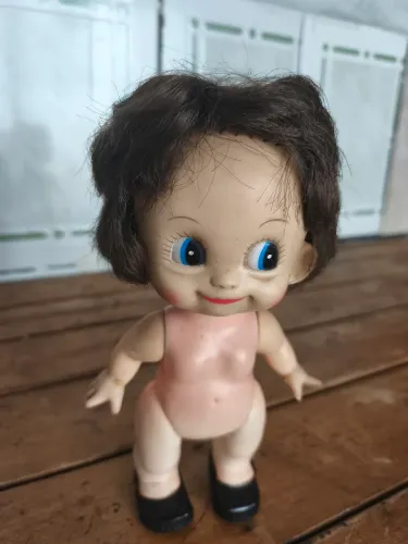 Boneca antiga sapeca