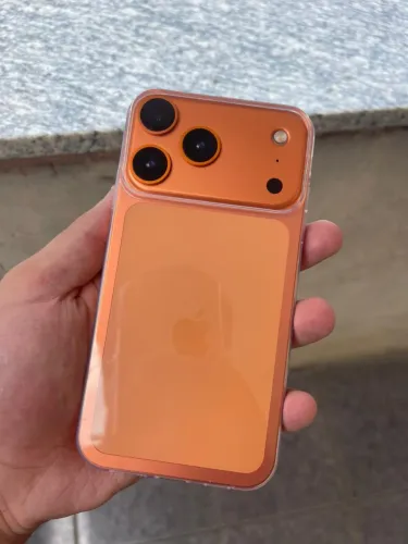 iPhone XR  na carcaça do iPhone 17 pro 