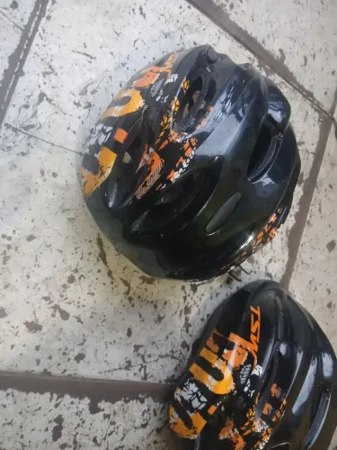 2 capacetes TSW semi novo comprei tem 30 dias