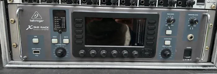 Mesa Behringer X32 Rack à venda 