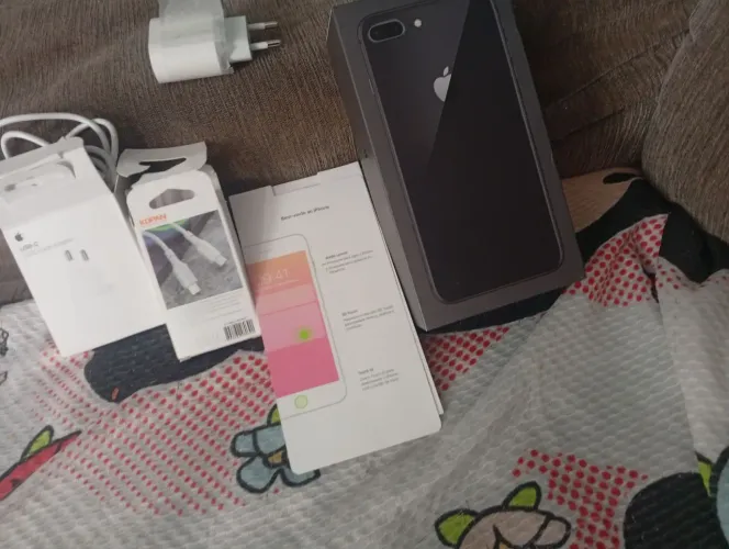 Vendo ou troco celular iPhone 8 256 gigas super conservado nunca foi concertado.
