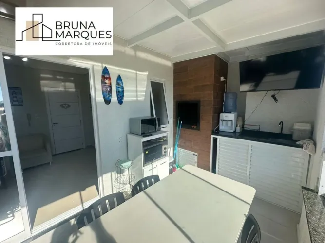 8 minutos de caminhada até a praia!