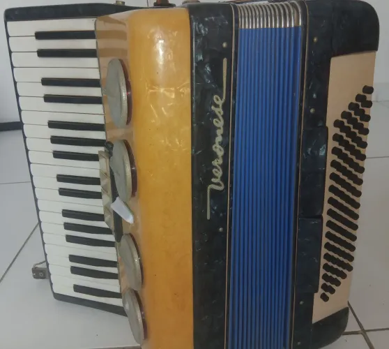 Vendo ACORDEON ( sanfona) 80 baixos, valor 4.000,00