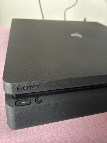 Playstation 4 / PS4