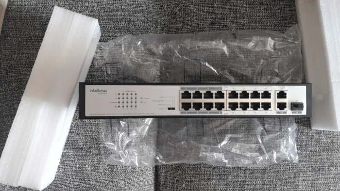 Switch intelbras 16 portas põe sf1821 zero sem uso