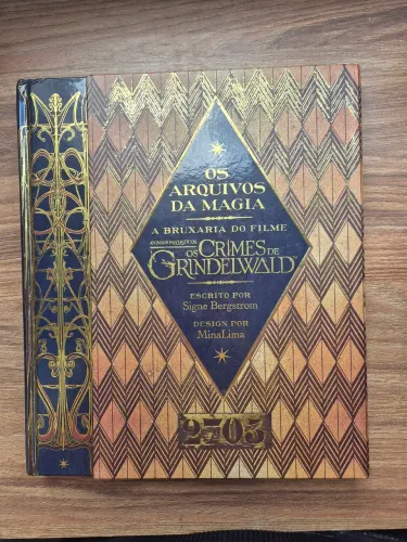 Livro Os arquivos da magia- Os crimes de Grindewald EDIÇÃO COLECIONADOR