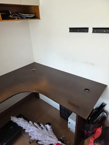 Mesa de escritório em L