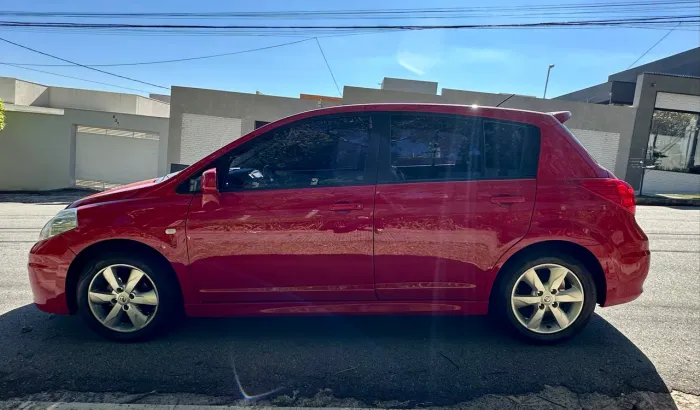 Nissan Tiida SL 1.8/1.8 Flex 16V Mec. 2012