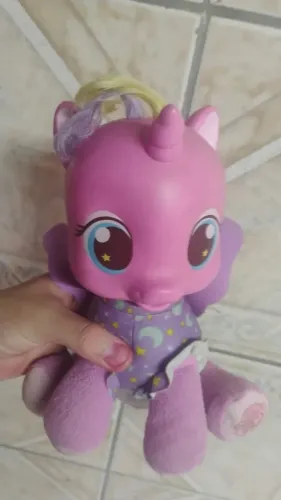 Brinquedo pônei funcionando