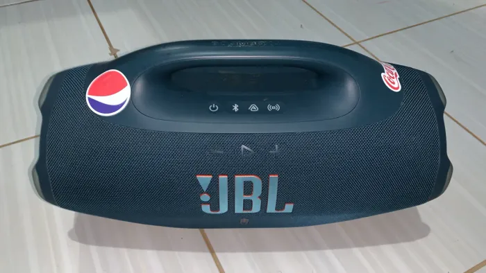Vendo uma caixa de som bombox4!!