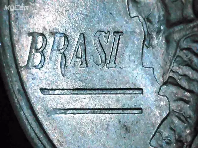 Moeda de 20 cruzeiros de 1965, com o L batida fraca, quase apagado. 